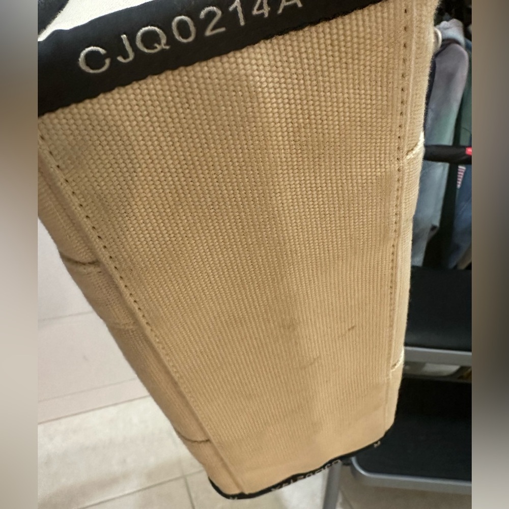 Marc Jacob’s Jacquard Medium Tote - Picture 2 of 6